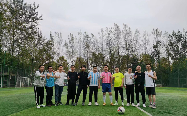 【互動(dòng)家園】齊聚綠茵地，來一場(chǎng)足球友誼賽