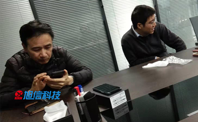 01-客戶使用防爆手機.jpg 01-客戶使用防爆手機.jpg