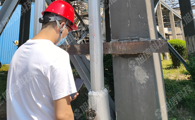 01-化工廠使用X11防爆手機.jpg 01-化工廠使用X11防爆手機.jpg